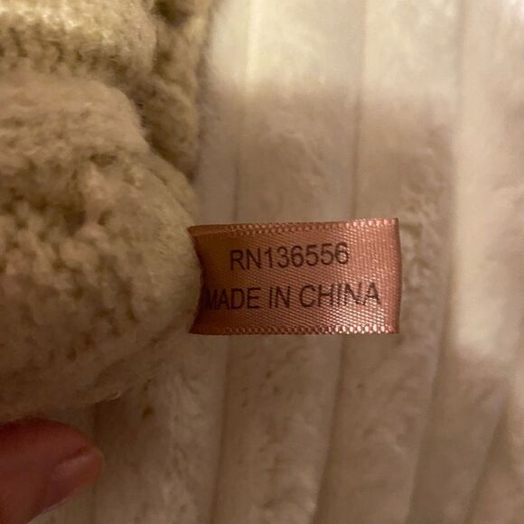 Cream Beanie with Giant puff - Picture 5 of 5